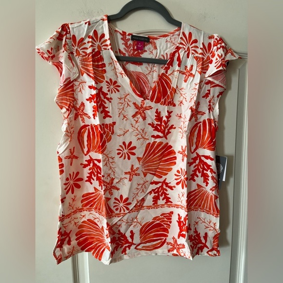 Vince Camuto Tops - Vince Camuto Vibrant Red Seashell Print Rayon Blouse Women’s Size Small